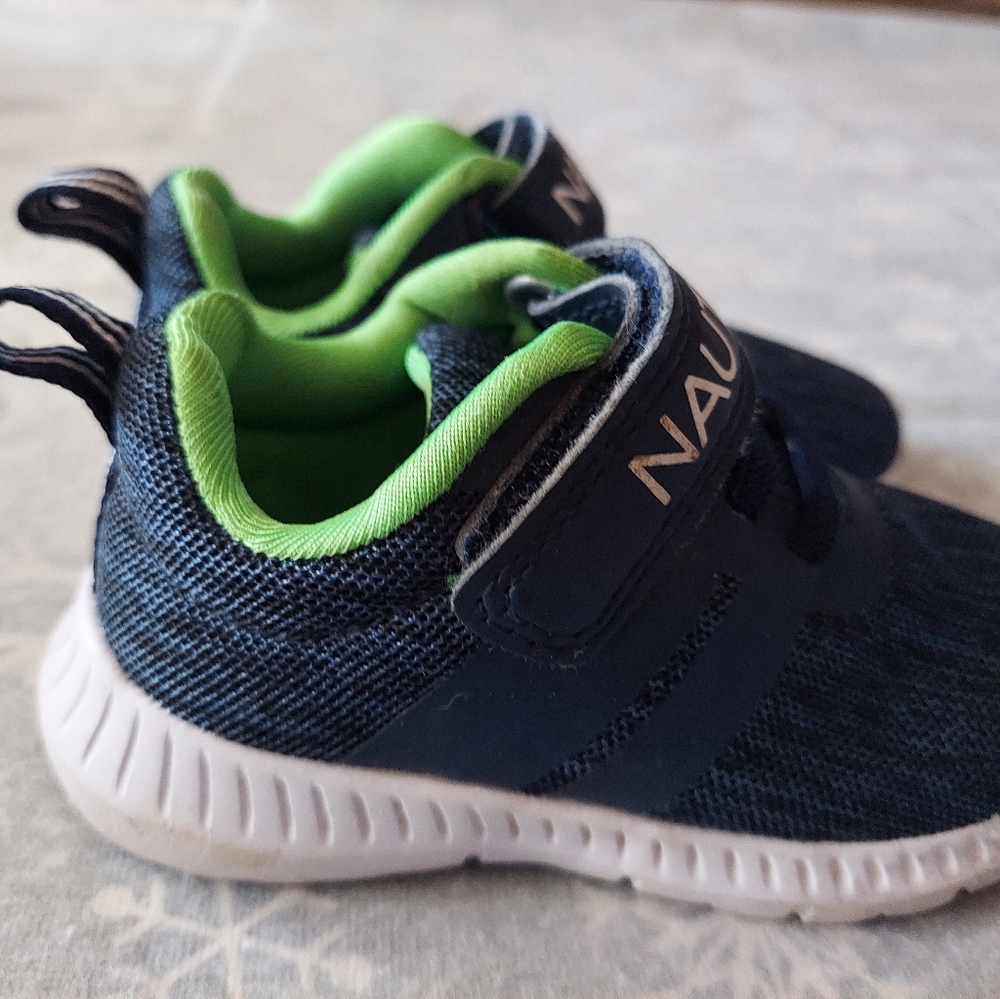 Toddlers shoes